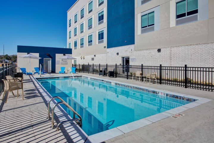 Pool 20 of 32