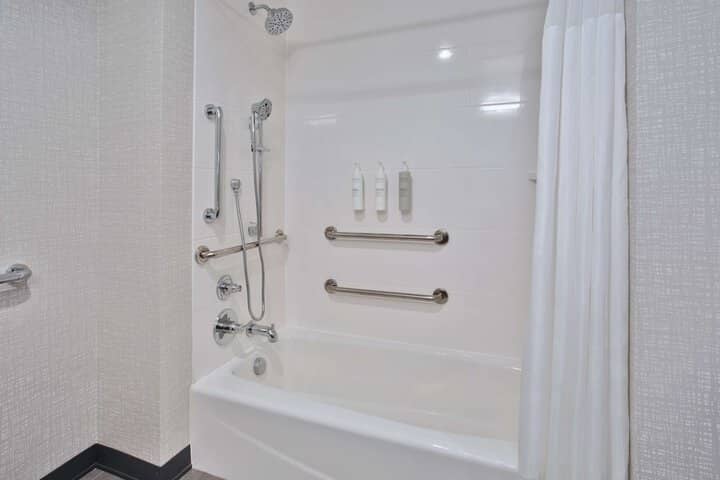 Room 16 of 32