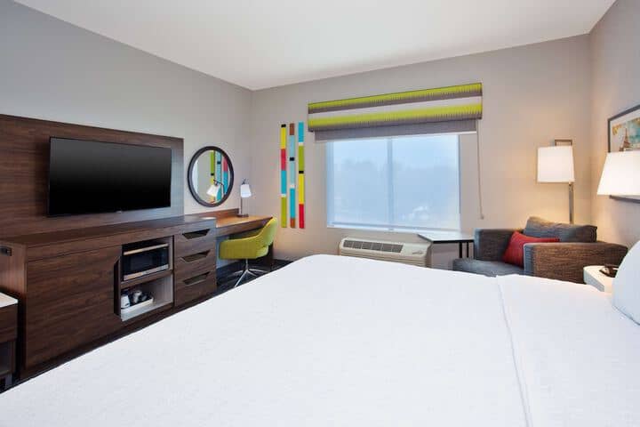 Room 11 of 32