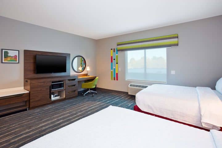 Room 10 of 32