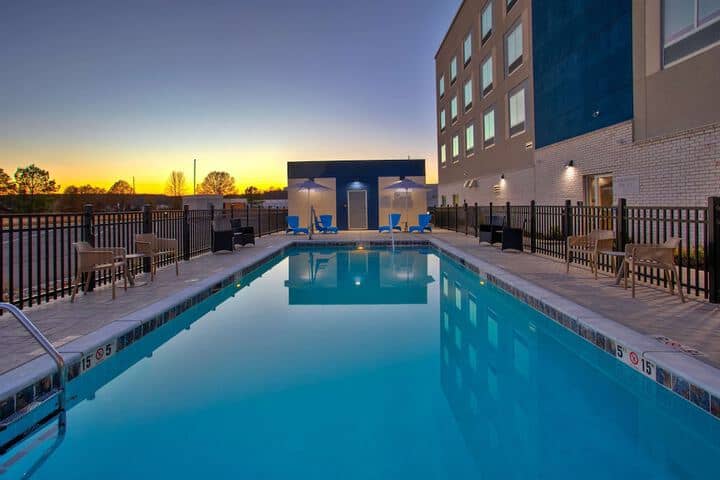 Pool 21 of 32