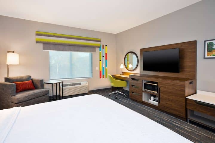 Room 4 of 32