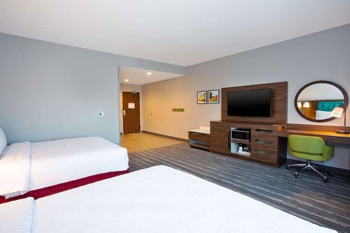 Room 9 of 32